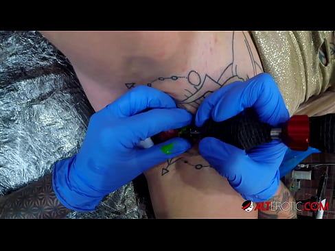 ❤️ Ekstreem tattooed hottie Sully Savage krige in tattoo op har klitoris ❤ Fucking video by ús fy.sexflashgame.ru